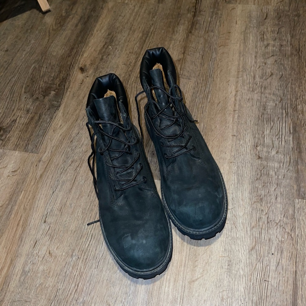 black timberlands boys size 5.5 fits a woman’s 7 1/2.